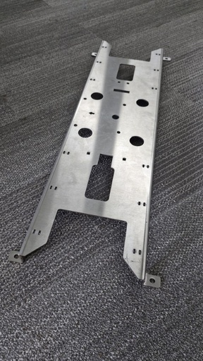 [CLAA-XERION-RFB] 23 CLAAS CAB ROOF BRACKET (+ GOLDACRES G6, AGRIFAC ENDURANCE 2)